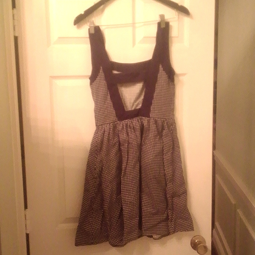 Woman's casual sleeveless dress